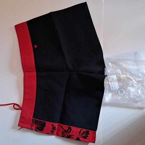 🆕 Venus Women’s Board Shorts  Sz 12 Black & Red New in bag - Picture 2 of 9